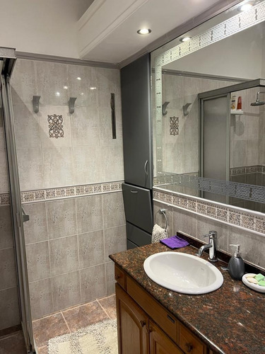 Imagen 9 de 16 de Venta Casa Punta Gorda. Jardín , Fondo, Garaje, Calefacción. Excelente Estado