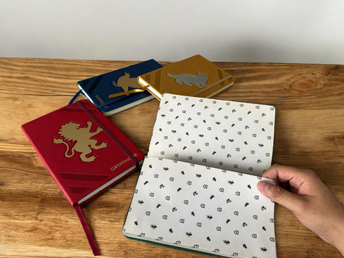 Libreta De Harry Potter Pasta Dura Rayadas 21x13cm 4 Piezas Color Rojo
