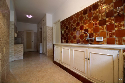 Venta De Apartamento De 2 /3 Dormitorios, Centro