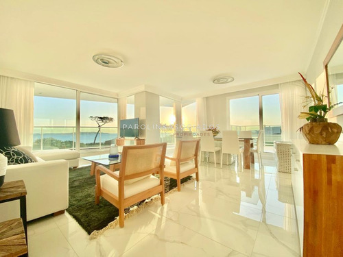 Apartamento De 4 Dormitorios En Venta En Edificio Paramount, Punta Del Este.