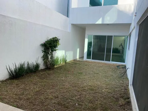 Moderna Casa En Fraccionamiento Vigilancia A Minutos Del Centro De Jiutepec