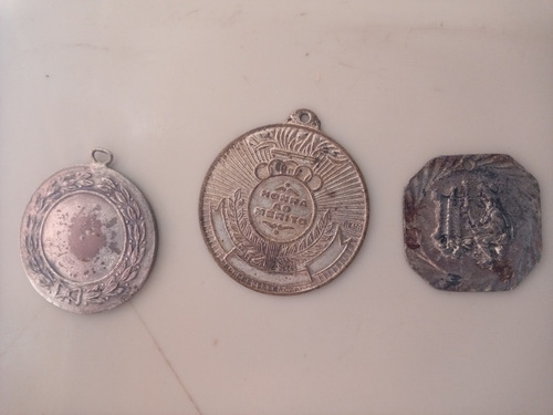 3 Medallas Antiguas Variadas