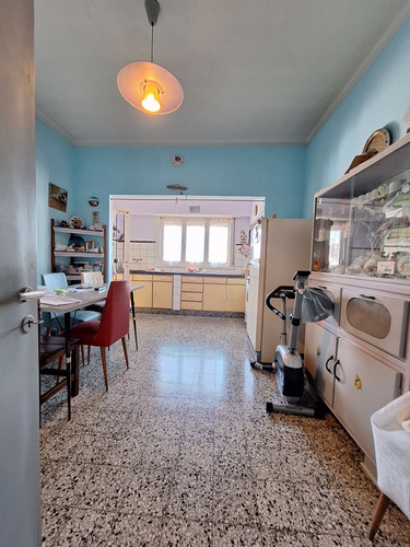 Chalet 4 Amb En Planta Alta + Local, Cochera Doble Y Parque De 327 M2