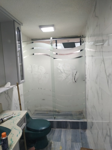 Imagen 8 de 10 de Puertas De Vidrio Templado