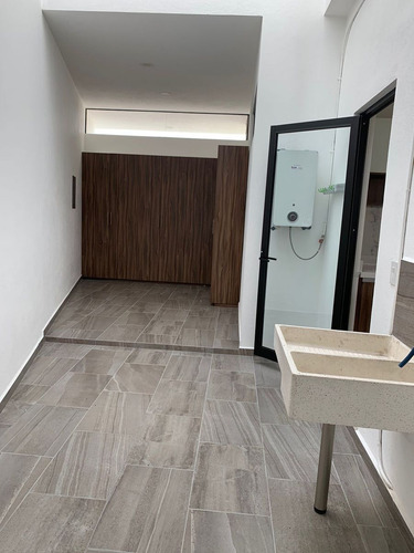 Se Vende Casa En La Condesa Juriquilla, Estudio O 5ta Recamara En Pb, Roof G