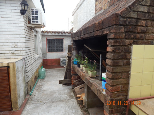 Venta - Piriápolis - Orden De Vender!!! Casa Amplia Con Apto Al Fondo Y Terreno Al Frente En Excelente Zona - Ref 1549