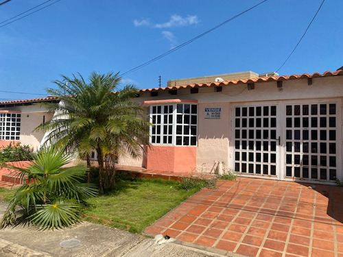 Casa Ubicada En Urbanizacion Valle Abajo En El Valle Del Espiritu Santo  Ic-00278