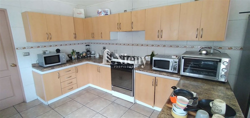 Casa En Venta De 5 Dorm. En Quilpué