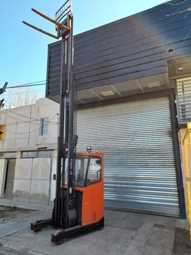 Imagen 7 de 11 de Apilador Reach Hombre A Bordo Cabinado Toyota Bt 1600kg