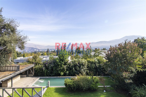 Casa En Venta De 6 Dorm. En Las Condes