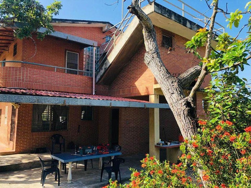 Venta De Cómoda Y Amplia Casa, Vía Curiepe A 10 Min De Flamingo, Hacienda Mondragón, Higuerote