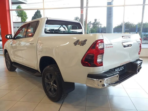 Imagen 2 de 14 de Toyota Hilux 2.8 D/c Srv 177cv At