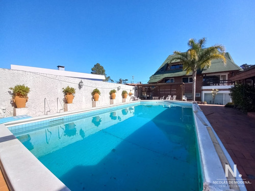 Casa De 6 Dormitorios En Playa Mansa , Punta Del Este 