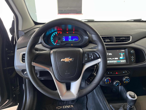 Imagen 17 de 21 de Chevrolet Onix 2018 1.4 Lt 98cv