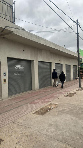 Amplio Local Comercial En Grand Bourg- Excelente Ubicación 