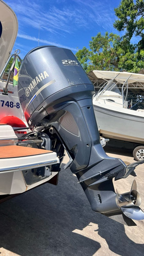Lancha Focker 255 C/ Motor Yamaha 225 Hp 4 Tempos 2013