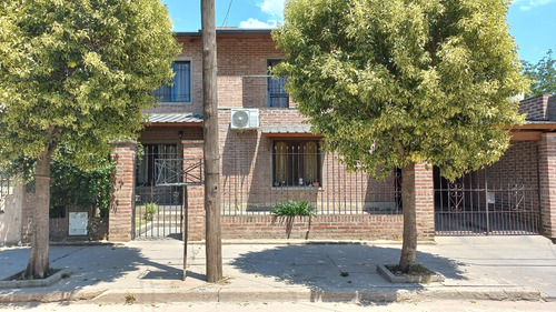 Linda Casa Familiar De 2 Pisos A Pocas Cuadras De La Ruta
