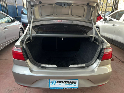 Imagen 6 de 8 de Volkswagen Voyage 1.6 Msi Higline 2017