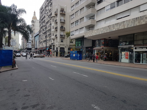 Venta Local Comercial En 18 De Julio Y Yi. Con Renta