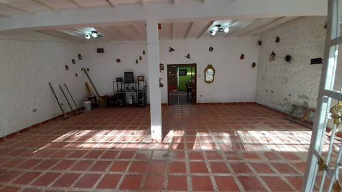Se Alquila Casa En La Urbanizacion Colinas De Pirineos