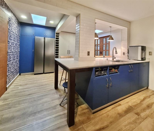 Casa En Venta De 4 Dorm. En Lo Barnechea