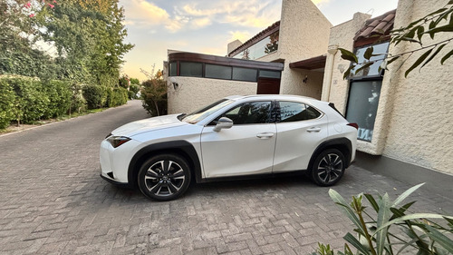 Lexus UX 2.0 200
