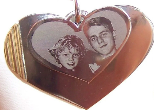 Foto Medalla Acero Quirúrgico Oro Corazón Doble 20x27mm