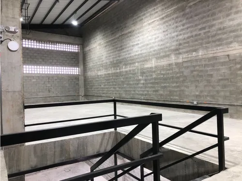 Bodega En Arriendo, Sector Jardines- Via El Caimo