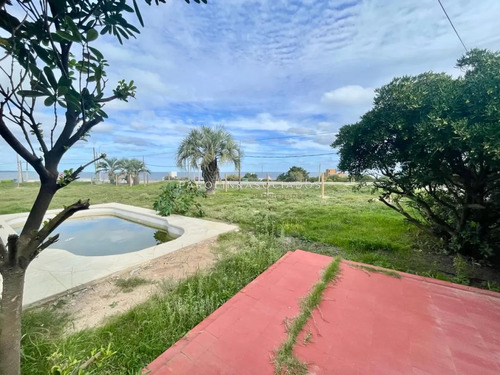 Casa En Venta Sobre La Ruta, Frente Al Mar Punta Del Este.