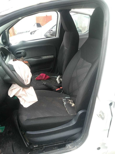 Imagem 4 de 6 de Sucata Fiat Mobi Branco 2018/2019 1.0 Para Retirada De Peças