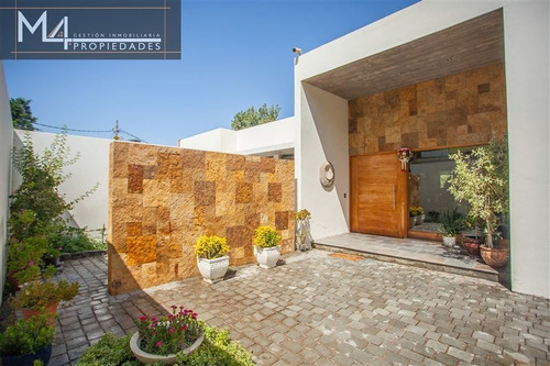 Imagen 1 de 30 de Casa En Venta De 5 Dormitorios En La Reina