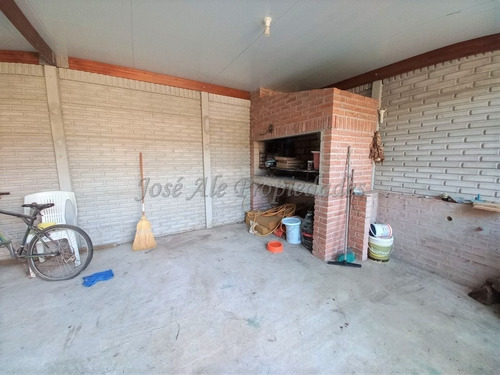 Imagen 11 de 12 de En Venta Vivienda De Cuatro Dormitorios En Colonia Del Sacramento