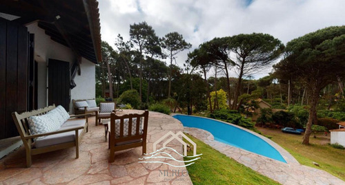 Casa En Carilo