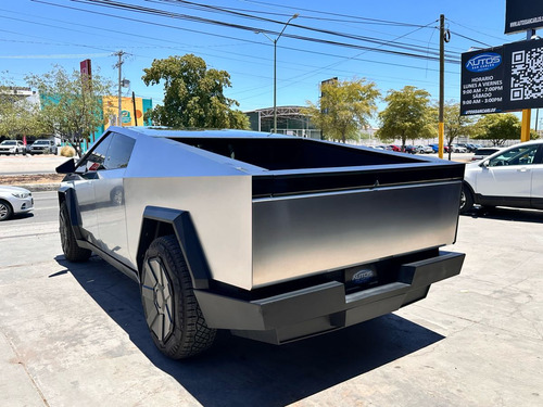 Tesla Cybertruck 2024