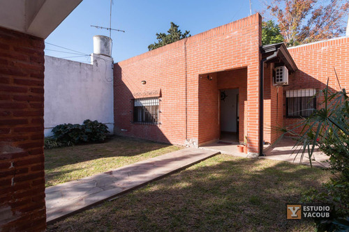 Casa En Venta - 3 Dormitorios 1 Baño 2 Cocheras - 96mts2 - City Bell, La Plata