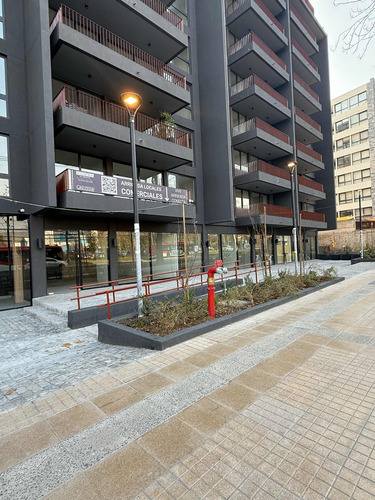 Excelente Local Comercial En Avda Las Condes