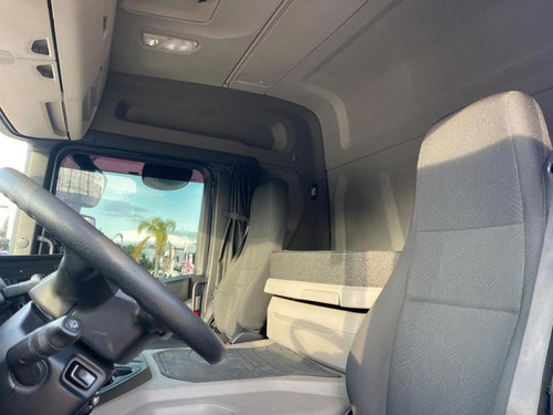 Scania P 360 Ano 2023 8x2 Bitruck Bem Nova Sem Detalhes