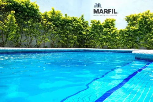 Casa Residencial Céntrica Con Alberca En Venta En Lomas Vista Hermosa Colima