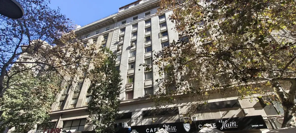 Imagen 3 de 15 de Venta Depto En El Corazon De Santiago! Bombero Ossa 1010