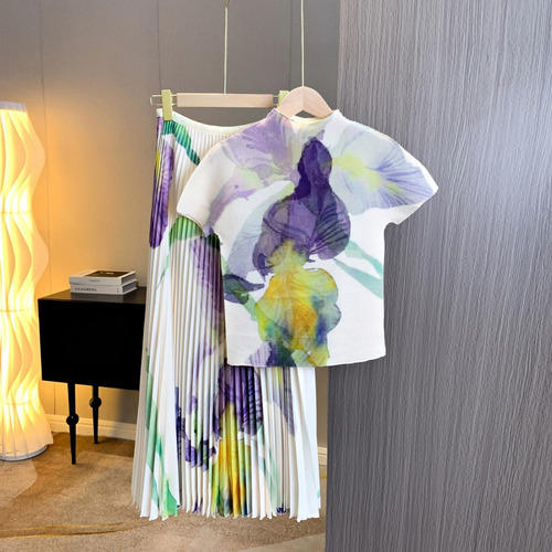 Conjunto De Camiseta Y Falda Ajustadas Plisadas Y Elegantes