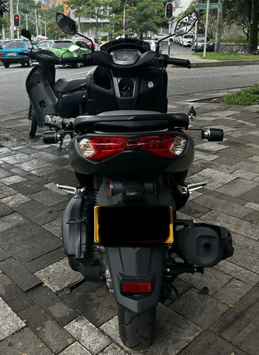 *se Vende* Nmax Connected 2025 2.200 Km Soat Hasta Abril 2