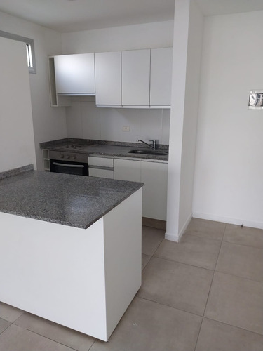 Monoambiente Con Balcón