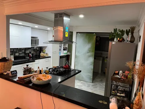 Apartamento En Venta En Conquistadores. Cod V12715
