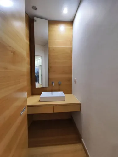 Oficina En Arriendo/venta En El Poblado. Cod V16906