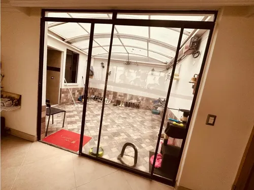 Vendo Apartamento En Laureles Medellín En Edificio De 185 M², Piso 1