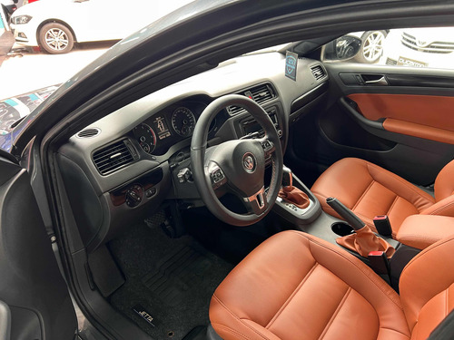 Volkswagen Jetta 2.0 Comfortline Flex 4p Automática