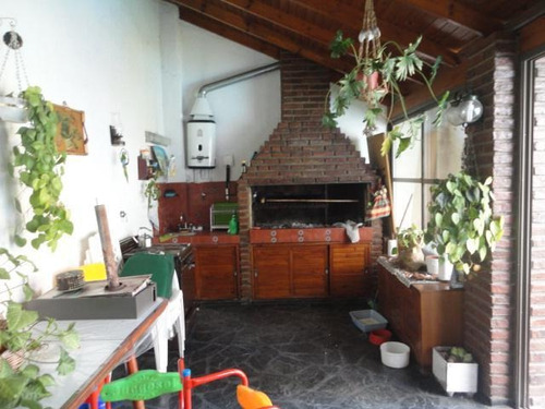 Imagen 15 de 29 de Venta - Parque Chacabuco - Casa De 242m2 Cubiertos - Terreno De 1440 M2 Vendibles
