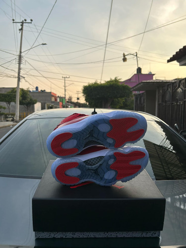 Jordan 11 Clasicooooo ( Envio Gratis ) (Usado)