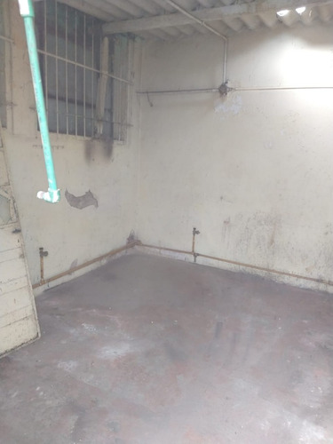 Casa En Planta Alta Con Amplio Galpon Zona Villa Adelina