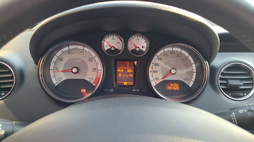 Imagen 16 de 25 de Peugeot 408 2.0 Allure 143cv